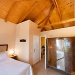 Almondtree House - Private Parking Casa de Férias Exanthia