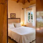 Almondtree House - Private Parking * Exanthia