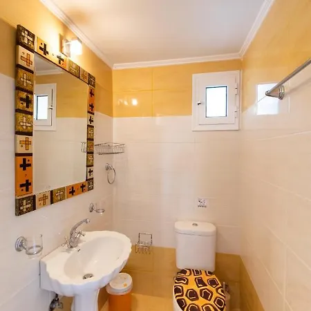 בית נופש Almondtree House - Private Parking Exanthia
