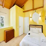 Almondtree House - Private Parking * Exanthia