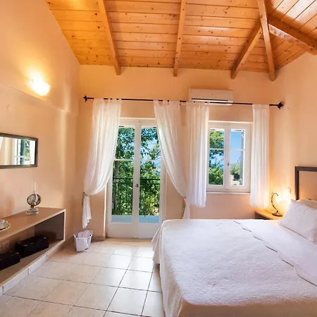 Almondtree House - Private Parking Exanthia