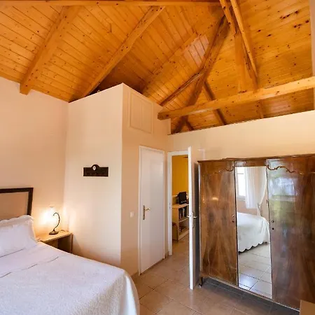 Almondtree House - Private Parking Casa vacanze Exanthia