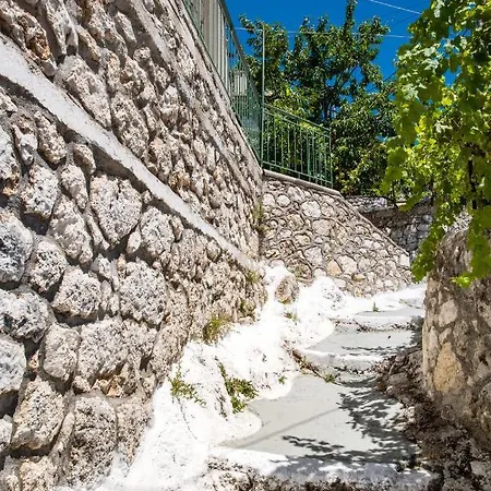 Almondtree House - Private Parking Casa vacanze Exanthia