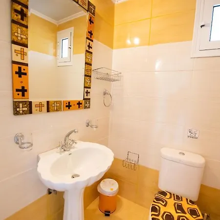 Almondtree House - Private Parking Exanthia