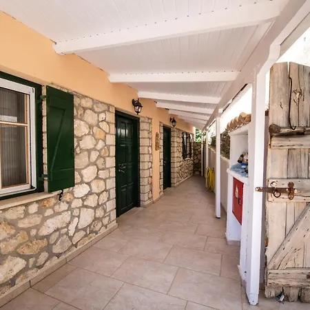 Semesterbostad Almondtree House - Private Parking *