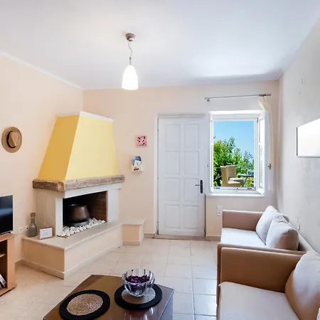 Almondtree House - Private Parking Prázdninový dům Exanthia