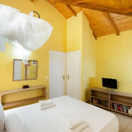 Almondtree House - Private Parking بيت للعطل