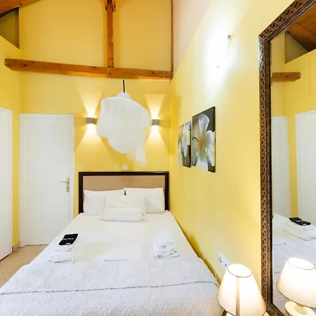 بيت للعطل Almondtree House - Private Parking