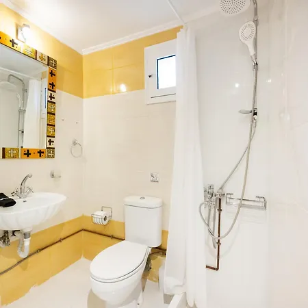 Almondtree House - Private Parking Exanthia