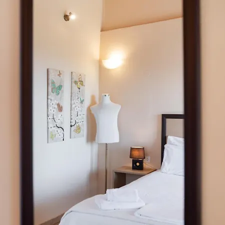 Almondtree House - Private Parking * Exanthia