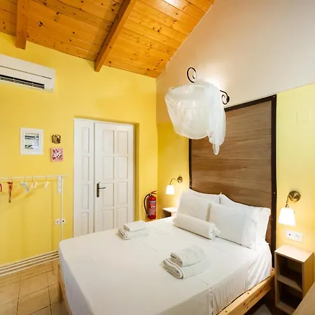 Almondtree House - Private Parking Casa vacanze Exanthia