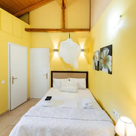 بيت للعطل Almondtree House - Private Parking *
