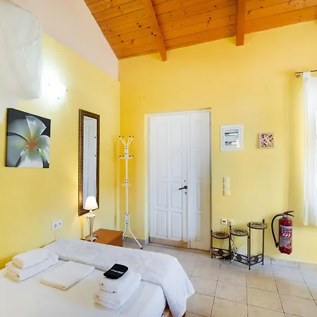 Almondtree House - Private Parking * Exanthia