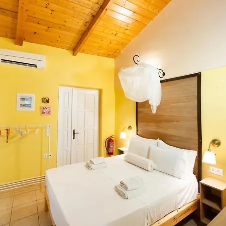 بيت للعطل Almondtree House - Private Parking