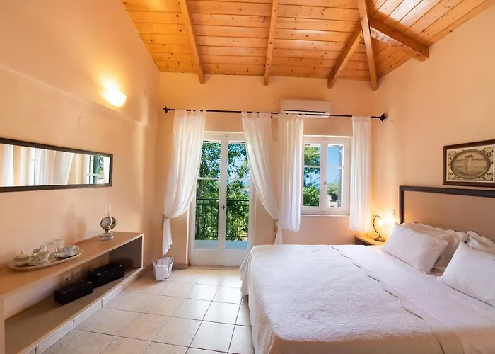 Almondtree House - Private Parking Exanthia