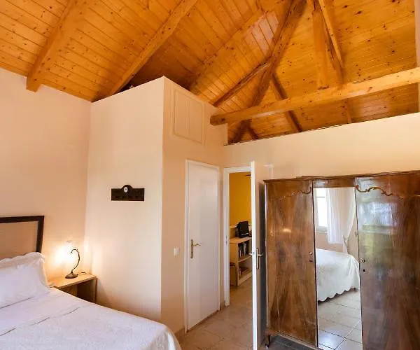 Almondtree House - Private Parking 펜션 Exanthia