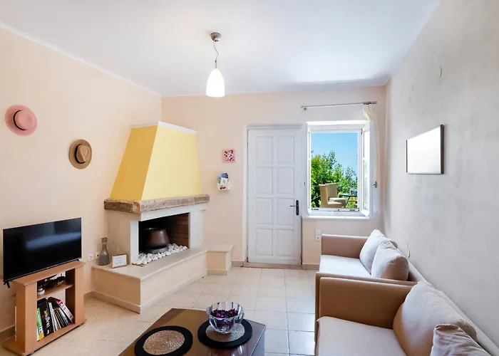 Almondtree House - Private Parking 펜션 Exanthia