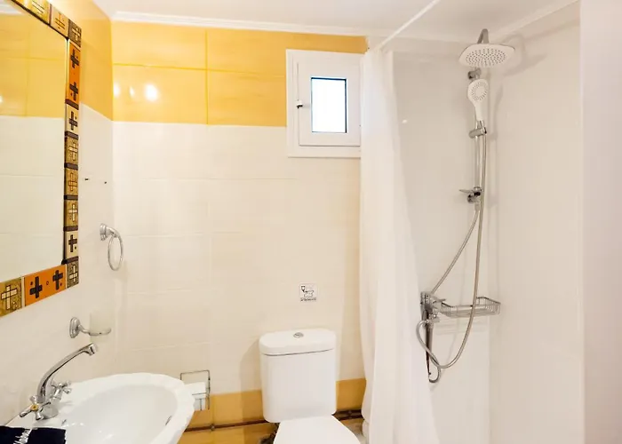 Almondtree House - Private Parking * Exanthia