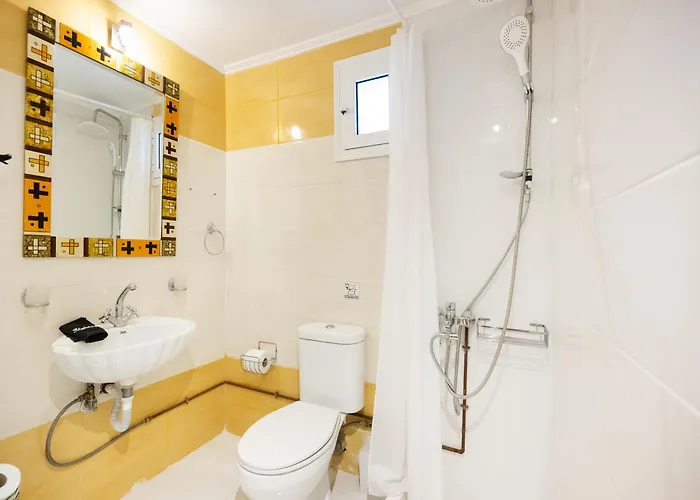 Almondtree House - Private Parking Exanthia