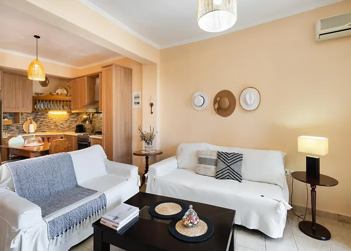 Almondtree House - Private Parking Exanthia