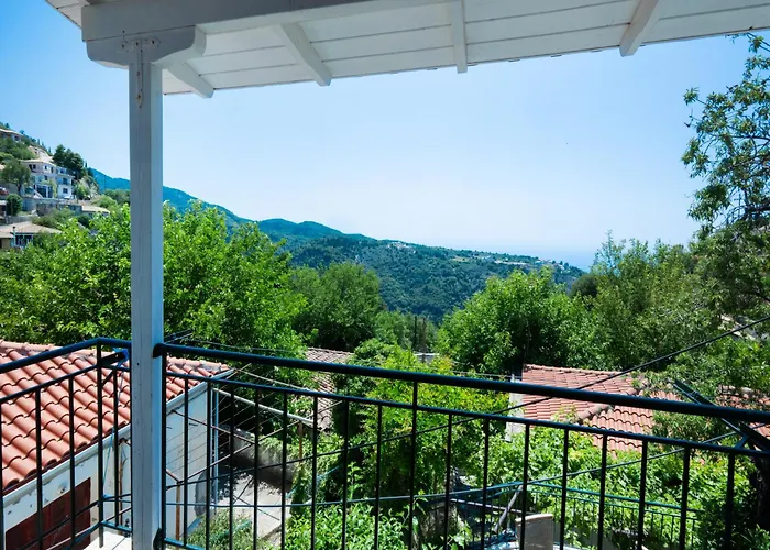 Almondtree House - Private Parking 펜션 Exanthia